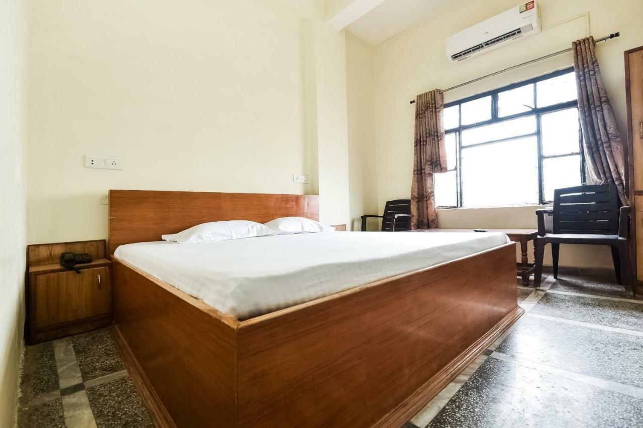 Hotel Lalit Palace Babina 外观 照片