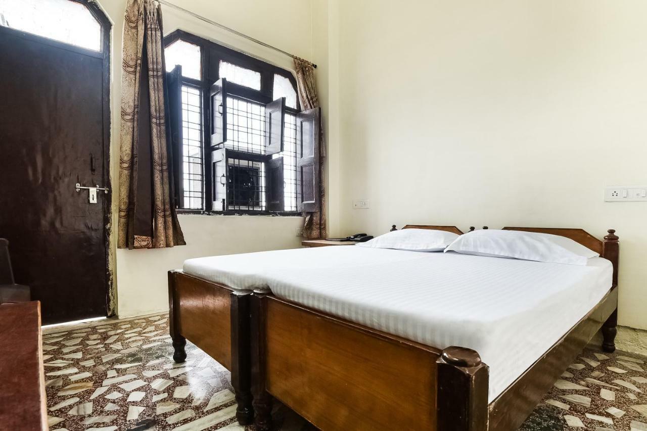 Hotel Lalit Palace Babina 外观 照片