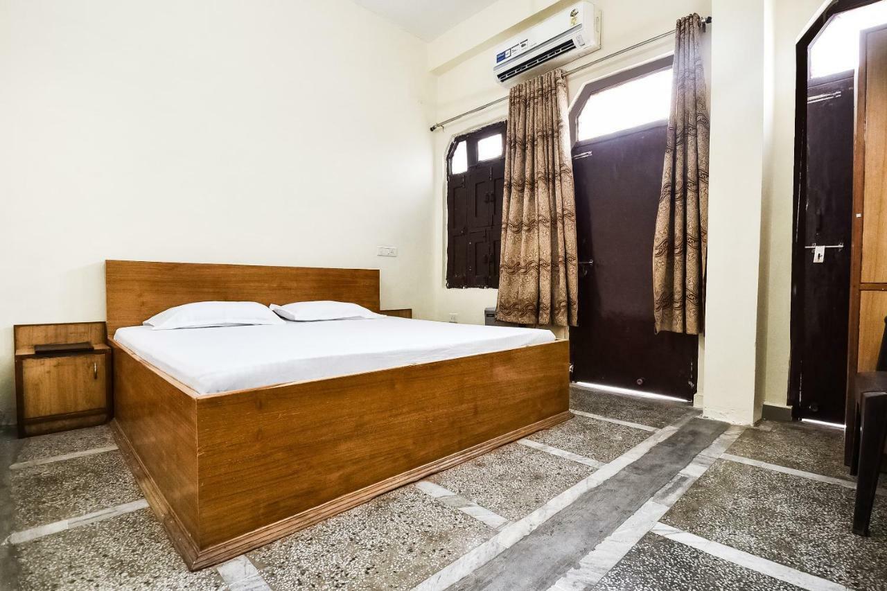 Hotel Lalit Palace Babina 外观 照片