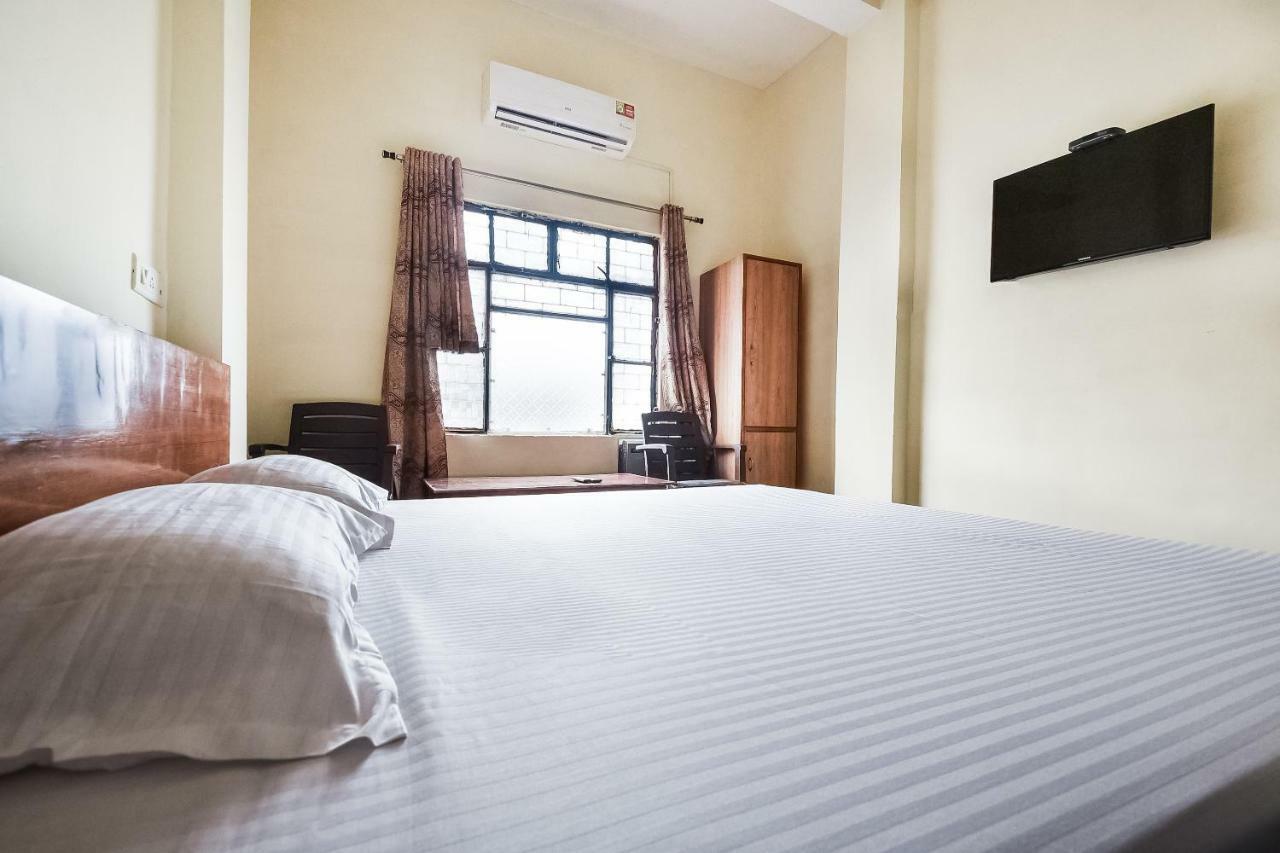 Hotel Lalit Palace Babina 外观 照片