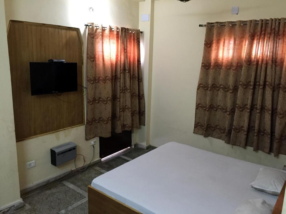 Hotel Lalit Palace Babina 外观 照片