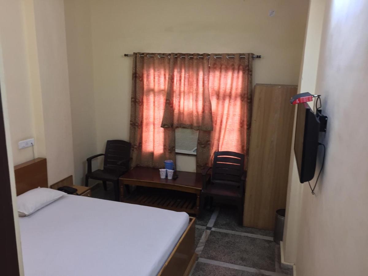 Hotel Lalit Palace Babina 外观 照片