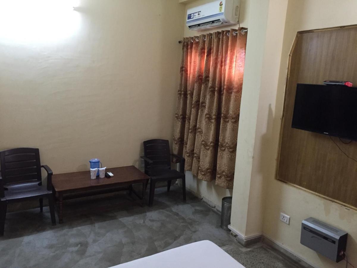 Hotel Lalit Palace Babina 外观 照片