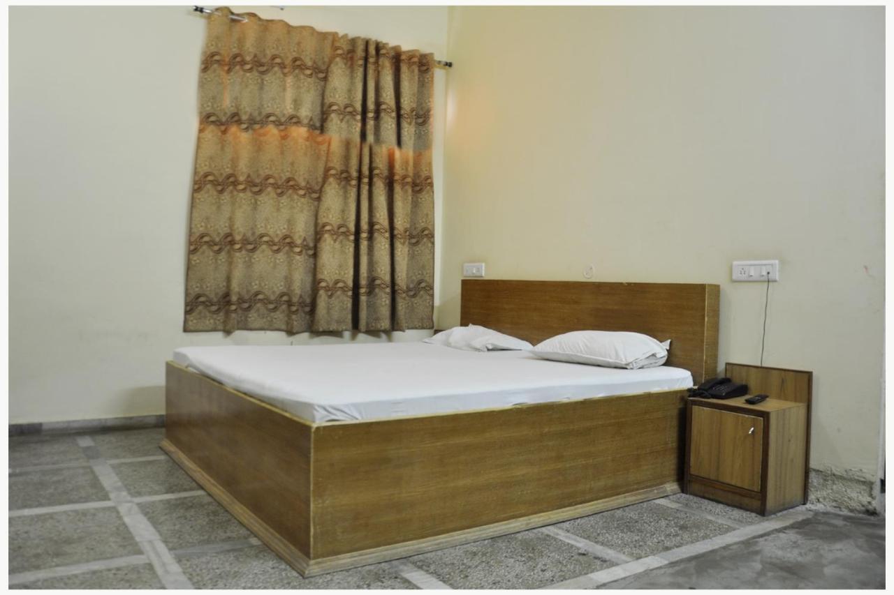 Hotel Lalit Palace Babina 外观 照片